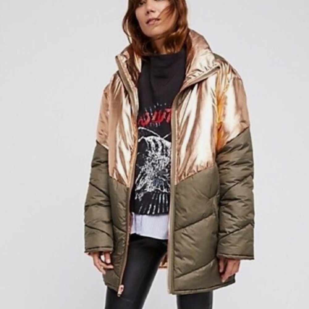 EUC Free People Oversized Reversible Puffer Coat Size SM Gold/Army Green